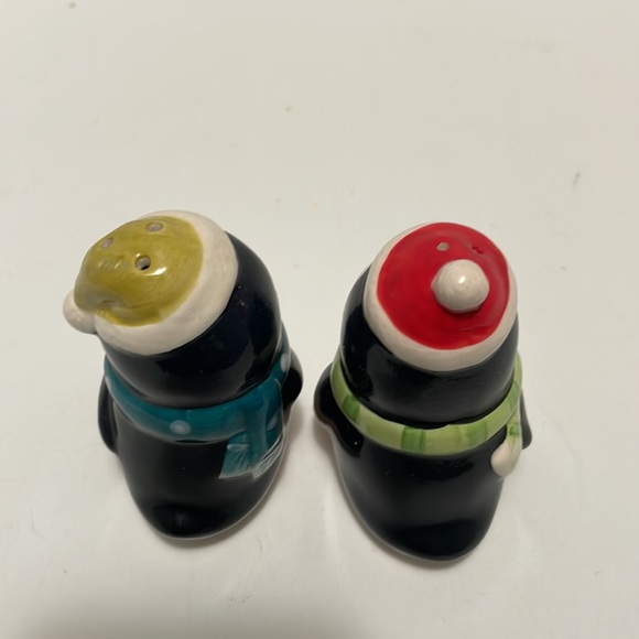 Penguin Salt & Pepper Shaker Set - Picture 3 of 4